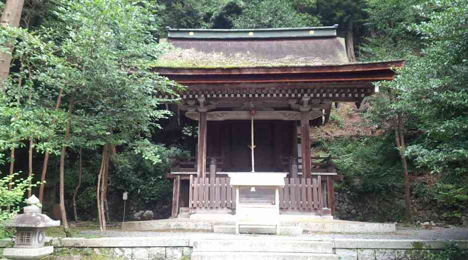 現在の拝殿は江戸時代のものです