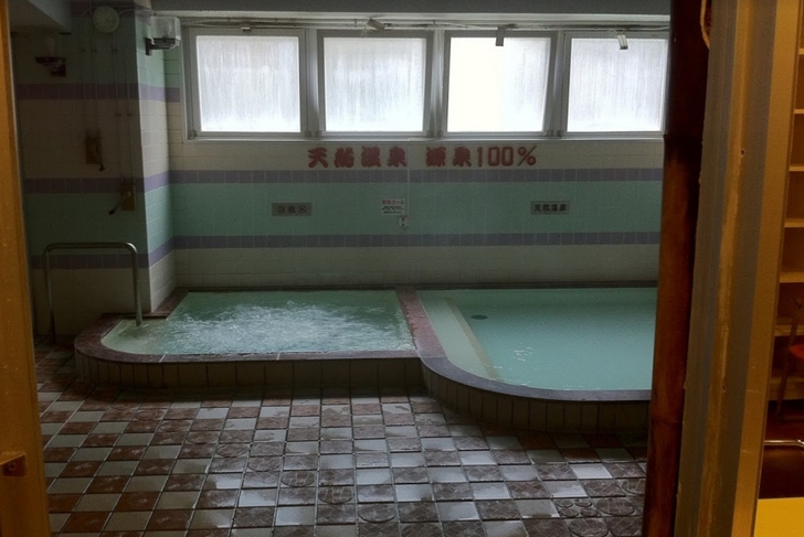 天然温泉 源泉100%と書かれていました