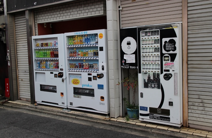 稲荷駅の格安キップ自販機の場所