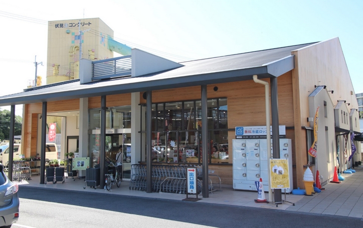 併設の「じねんと市場」では産直のお野菜などが購入できます
