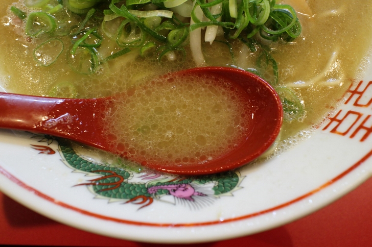 スープは濃厚でクリーミー、京都ラーメンを象徴するようなスープです