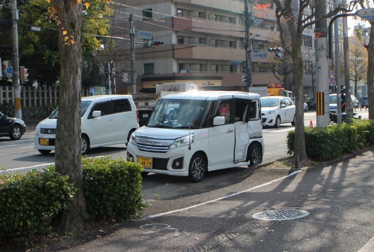 ワゴンの左脇にヘコミがありました