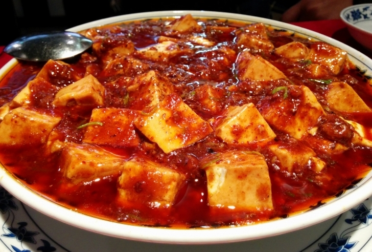 四川料理の麻婆豆腐には本来はニンニクの葉を入れます
