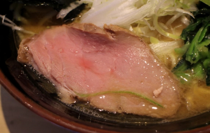 チャーシューは少しレアになりました