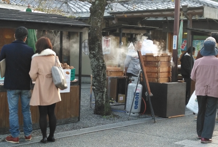 年末の京都は底冷えのする寒さで温泉に入りたい気分になります