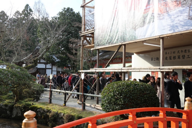 上賀茂神社の社殿まで少し行列がありますが流れは速いです