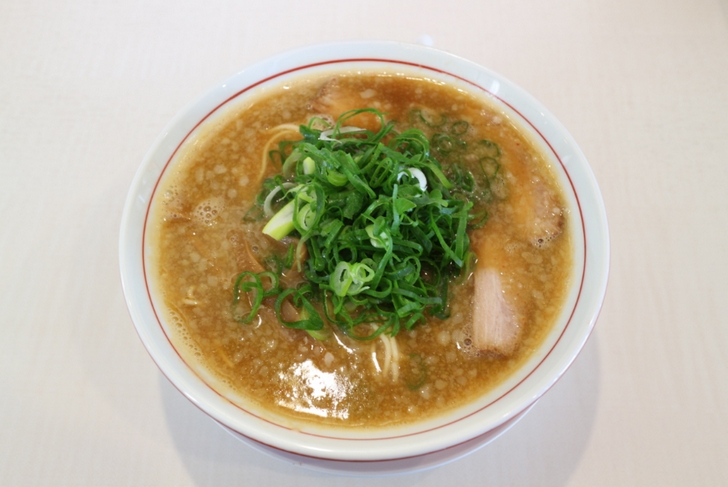 京都ラーメンのかなり濃厚なタイプで他にあまりない味わいが特徴的です