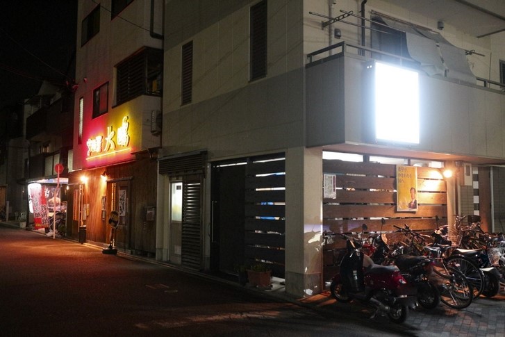 二条駅前からアクセスもよく住宅街の入り口にある四川中華の名店です