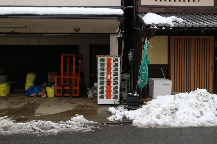 京都・鷹峯のセブンイレブン前にひっそりとある「すぐき」自販機