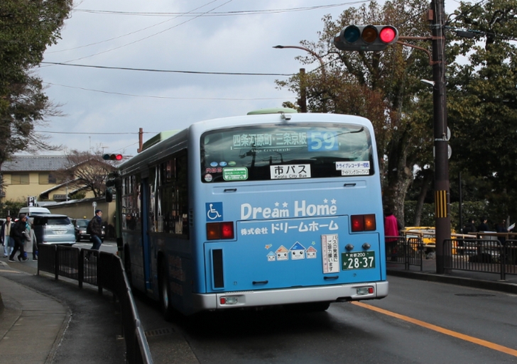金閣寺前の京都市バス59系統