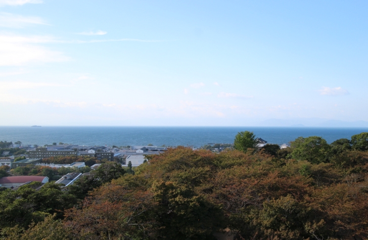 彦根城から見る琵琶湖はまるで海でした