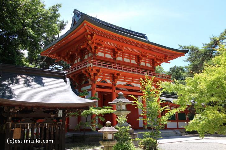 京都の「今宮神社」は地元の信仰を集める神社です