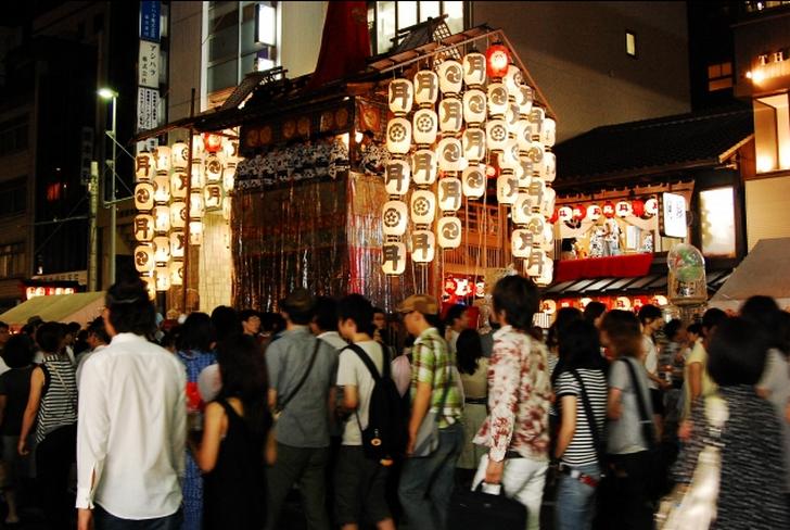 夏の京都といえば「祇園祭」で観光客が集まります