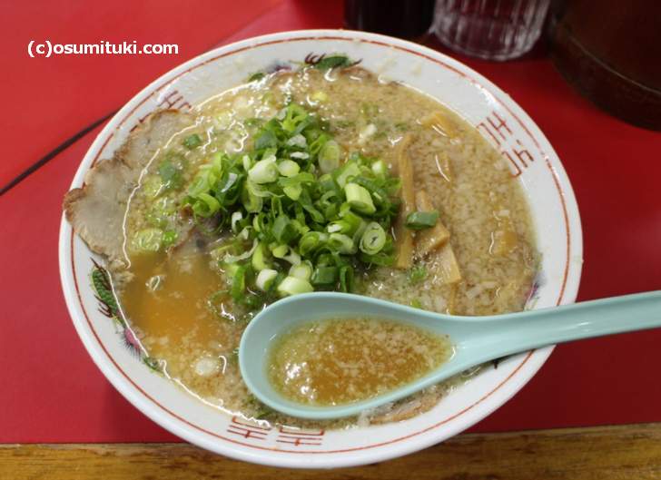 京都でよくある昔ながらの鶏ガラ背脂醤油ラーメン