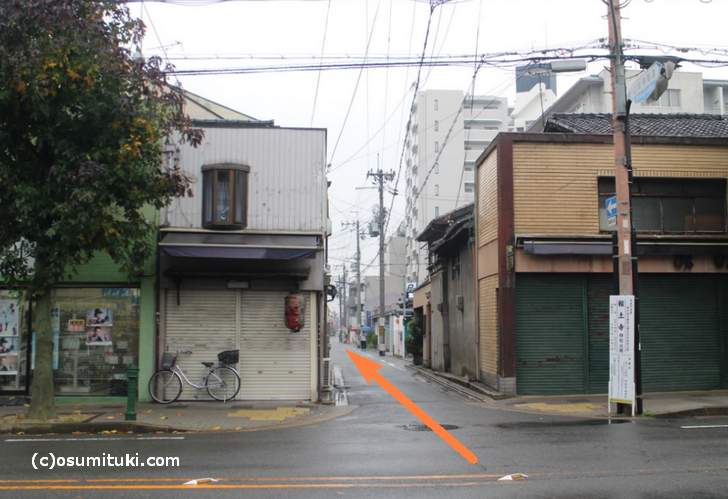 千本通からだと、報土寺へ向かう細い道を入る