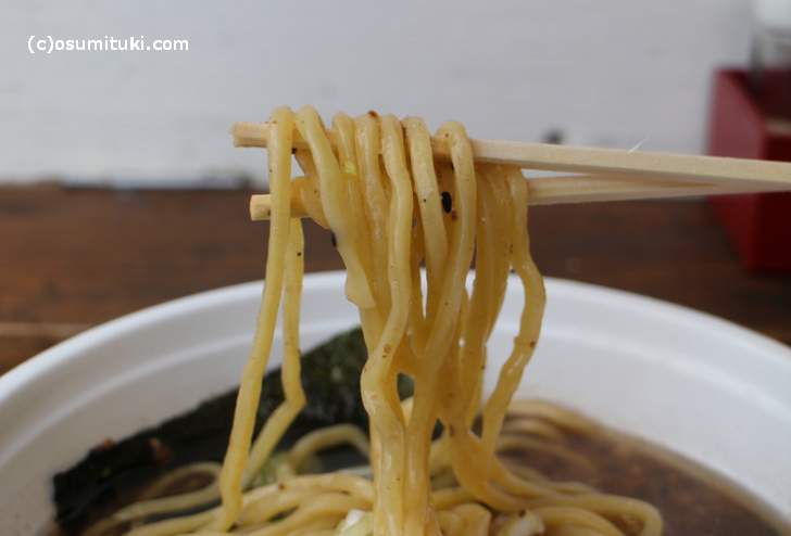関西では激太麺くらいですが関東ではよく見る太さの麺