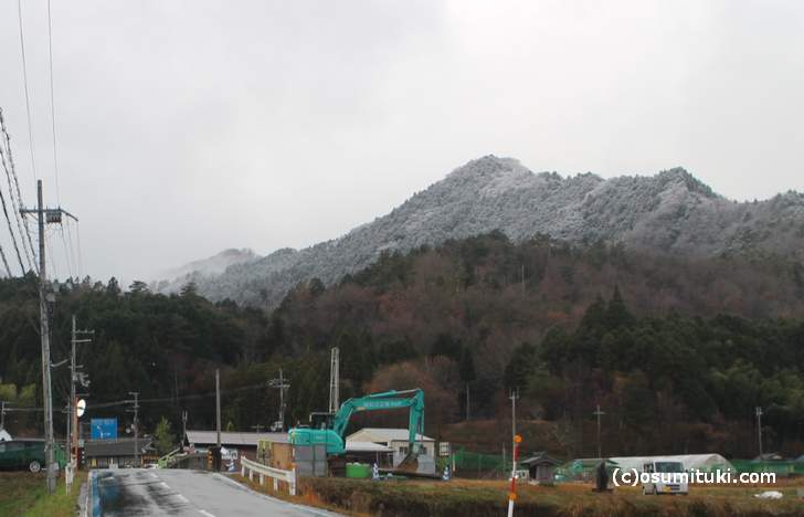 京都府綾部市の山間部では午後から雪が降っていました（2017年12月13日14時頃）