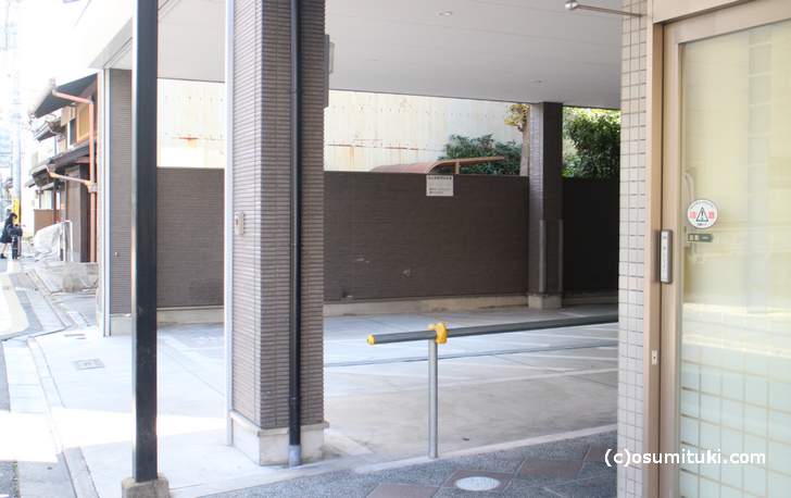 狭いですが高辻店には駐車・駐輪スペースがあります