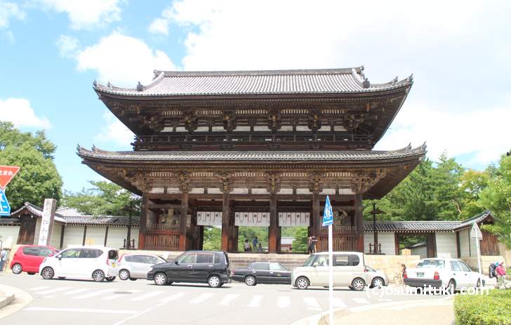 京都の仁和寺前に高級リゾートホテルができると言われています