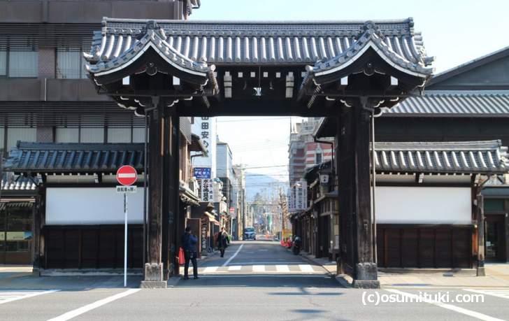 京都の「本願寺総門」の落書きは今どうなっているのでしょうか？