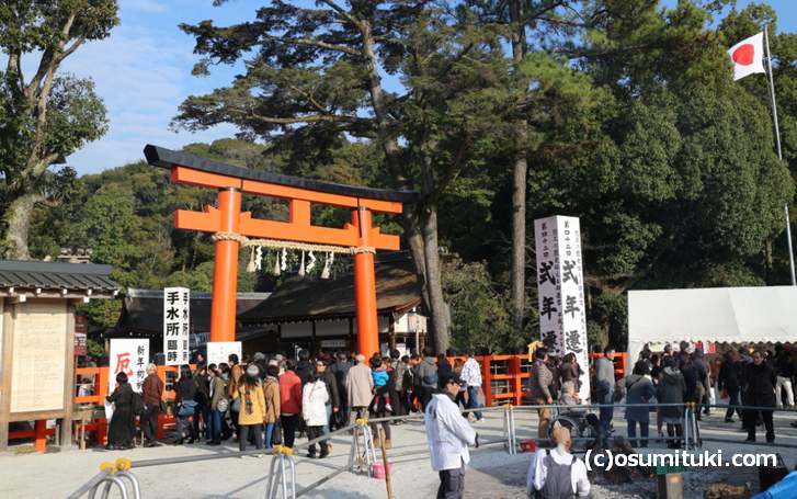 元旦・正月の「上賀茂神社」には多くの参拝者が訪問します