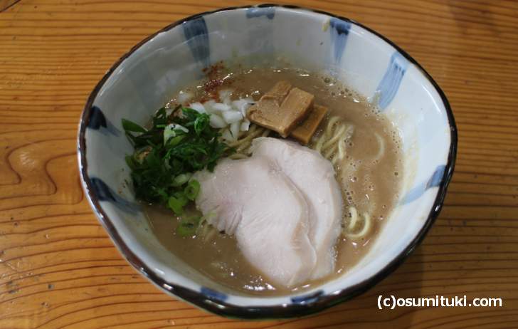 濃厚鶏白湯ラーメン 800円