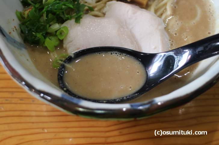 風味とかそういうものはなく塩辛いスープ