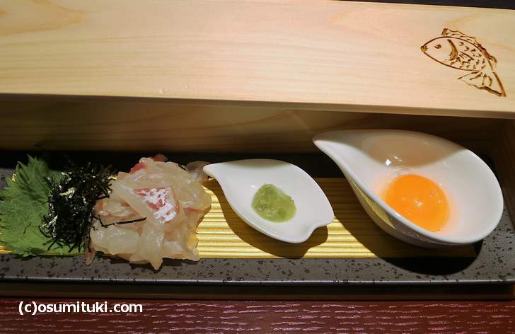 真鯛のお刺身を出汁醤油につけてご飯で食べるのが「宇和島鯛めし」です