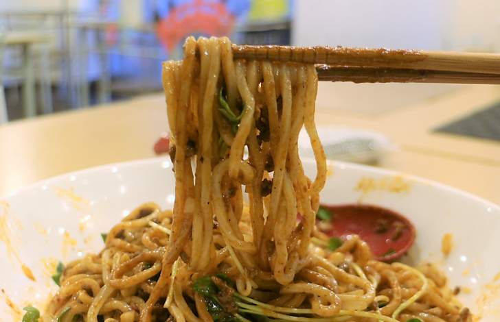 麺は太陽製麺の太麺を使用