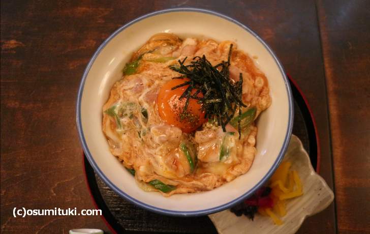 京都で一番おいしいと噂「麺道楽大 京食材を使った特選親子丼」