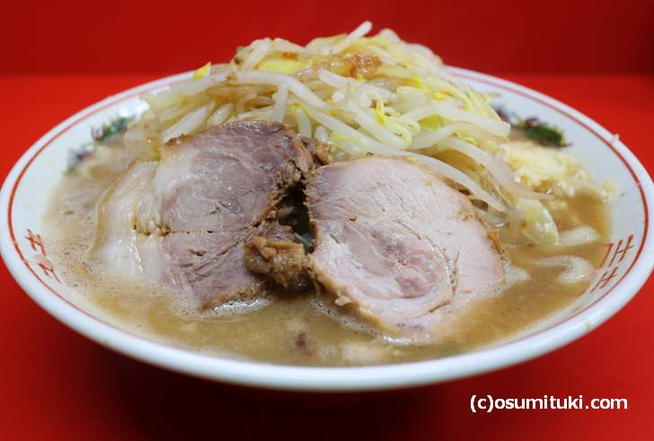 ラーメン二郎 京都店(730円、麺300g、ニンニクあり、野菜すくなめ)