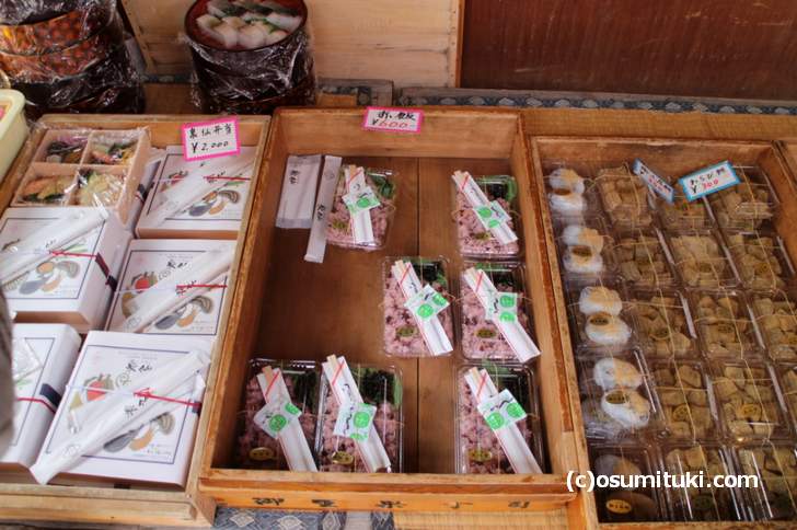 原谷苑ではお弁当の仕出しが販売されたり、中に予約制の鍋のお店があります