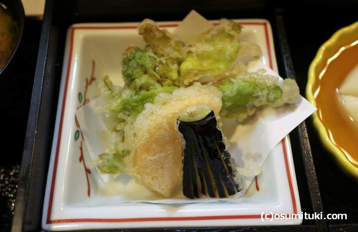 天ぷらは季節の野菜です