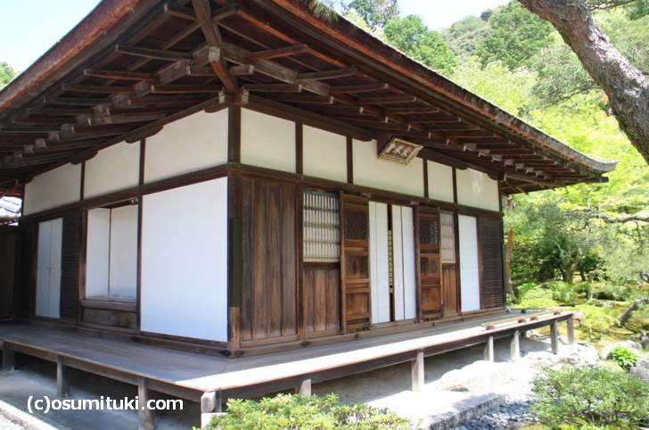 国宝 東求堂の中に日本初の四畳半の部屋「同仁斎」があります