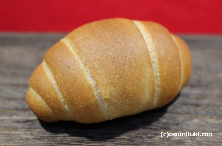 La Boulange ASANO（アサノ）のロールパン、しっかりとしたカリッとしたパンです