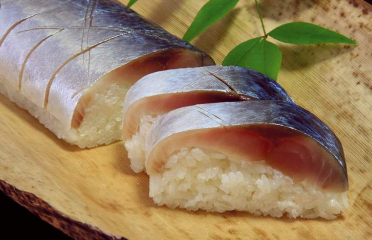 京都ではお馴染みの高級で知られる「鯖寿司」がお安く京北のデパートで買えるらしい