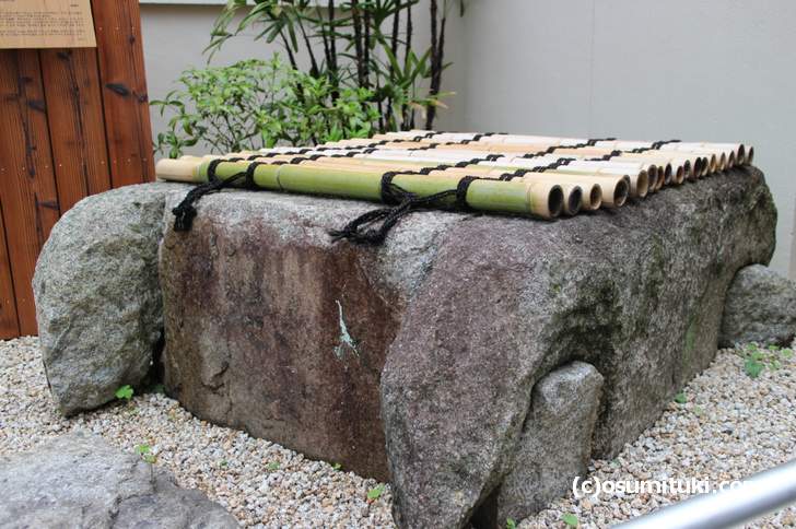 京都七名水のひとつ「滋野井」の井桁が今でも保存されています