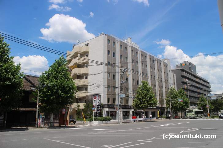 葱太郎は京都駅南の観光ホテルが立ち並ぶ場所にあります