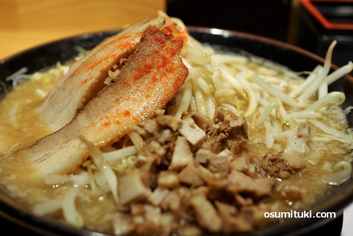 THE JIRO のラーメンは二郎インスパイア