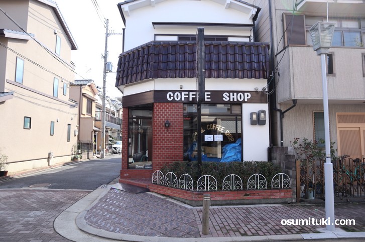 喫茶ゾウ、場所は上京税務署や京都ブライトンホテルのある御所西エリア