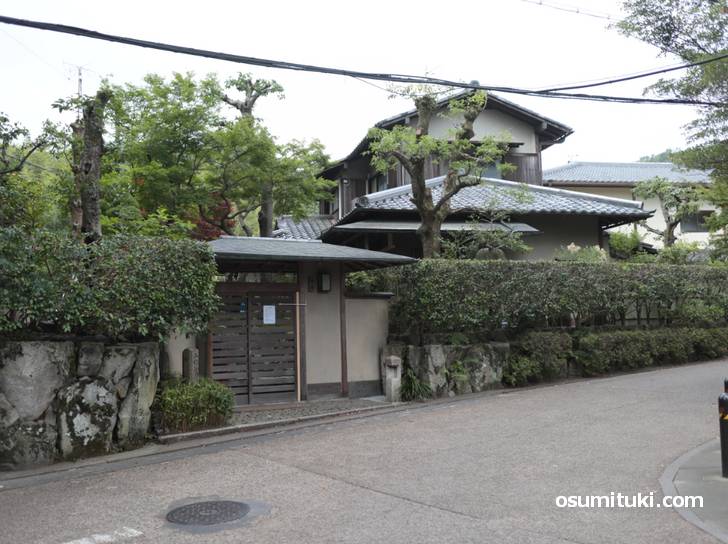 京都市嵯峨市営住宅のすぐ隣りにある「神舎」でオープンします