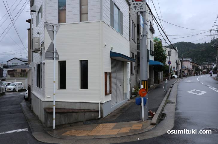 タローベーカリー新店の場所は銀閣寺道から鹿ヶ谷通りを南へ行ったところです
