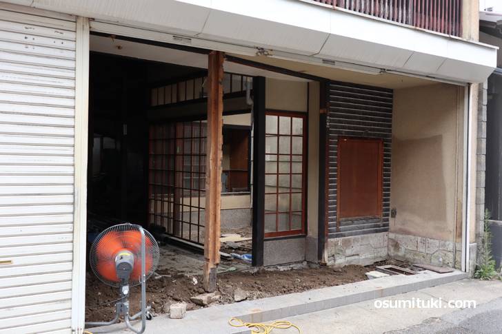 まだまだ工事中だが和風のお店になりそう