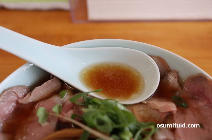 醤油は香ばしさをプラスで辛さは控えめです