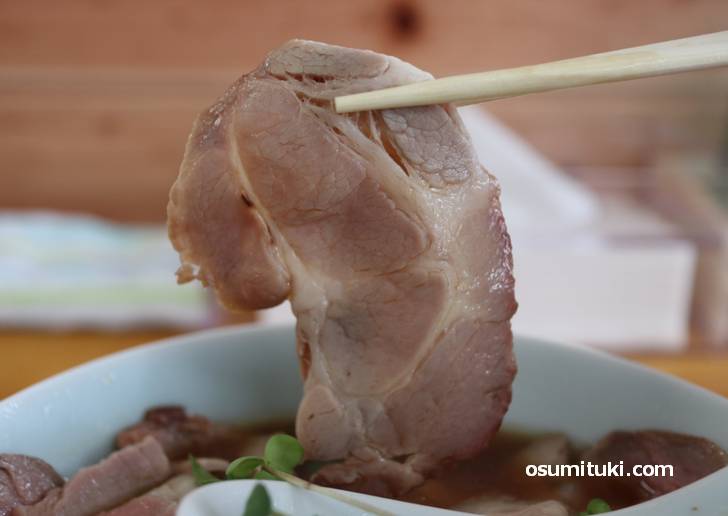 チャーシューはとても美味しく、ライスが欲しくなりました