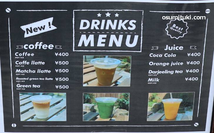 コーヒーは400円から、店頭のテラス席も利用可能