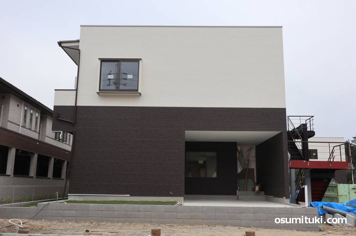 お店は城山台1丁目のシニアライフ木津川の建物のところ