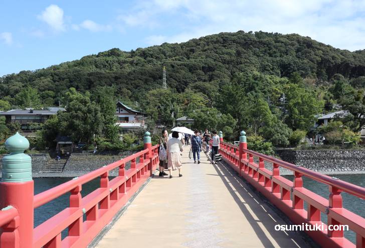 喫茶コンソラ は朝霧橋の北詰にあります