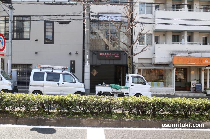 場所は今出川通り沿いで銀閣寺の近くです