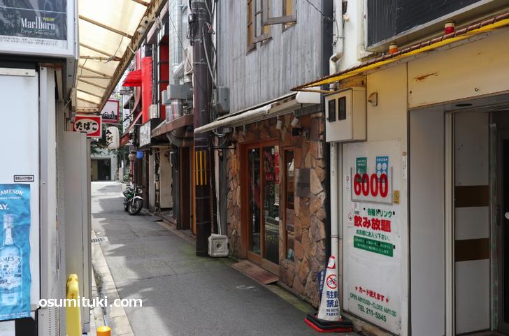 四条通から木屋町通を北へ、2筋目を西に入った細い道